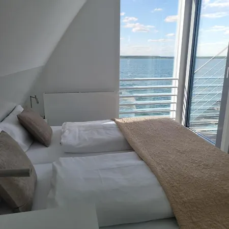 Schwimmendes Sky Villa