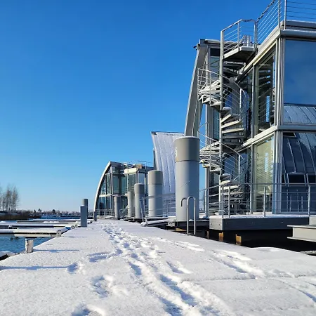 Schwimmendes Sky Villa *