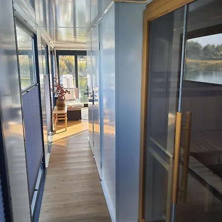 Schwimmendes Sky Villa *