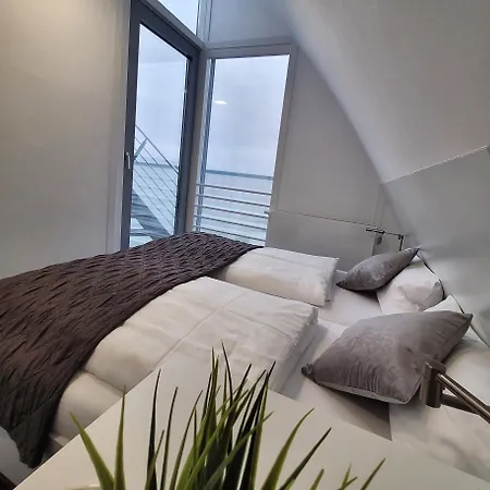 Schwimmendes Sky Villa