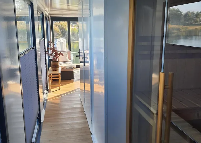 Schwimmendes Sky Villa *