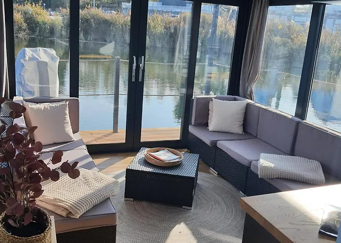 Schwimmendes Sky Villa